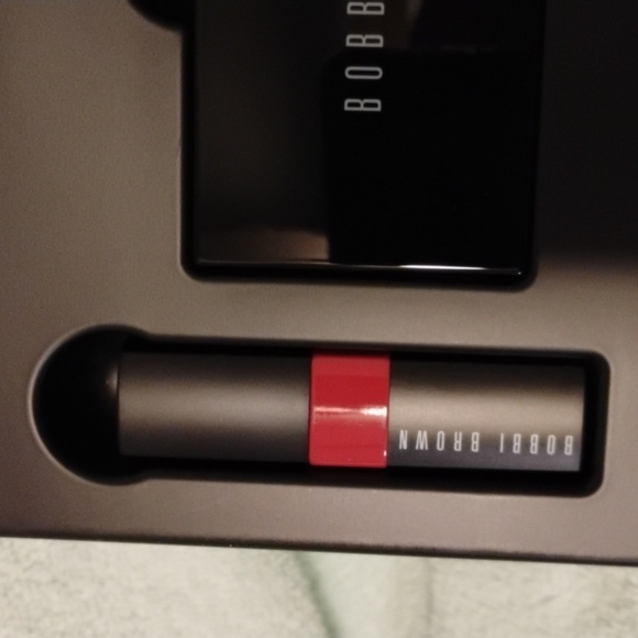Bobbi Brown Pretty Cool Eye Cheek & Lip Kit NEW IN BOX - Picture 3 of 8